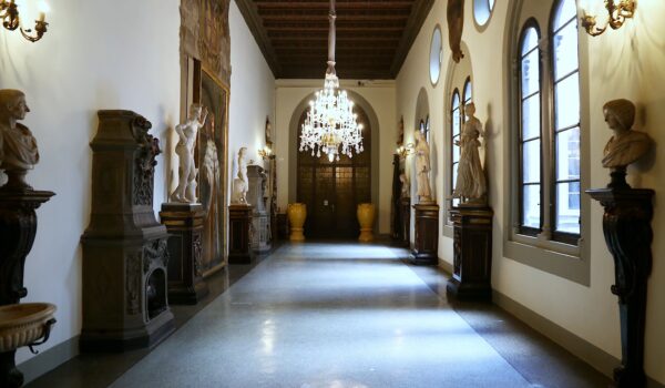 Palazzo Medici Riccardi - paricolare corridoio con statue