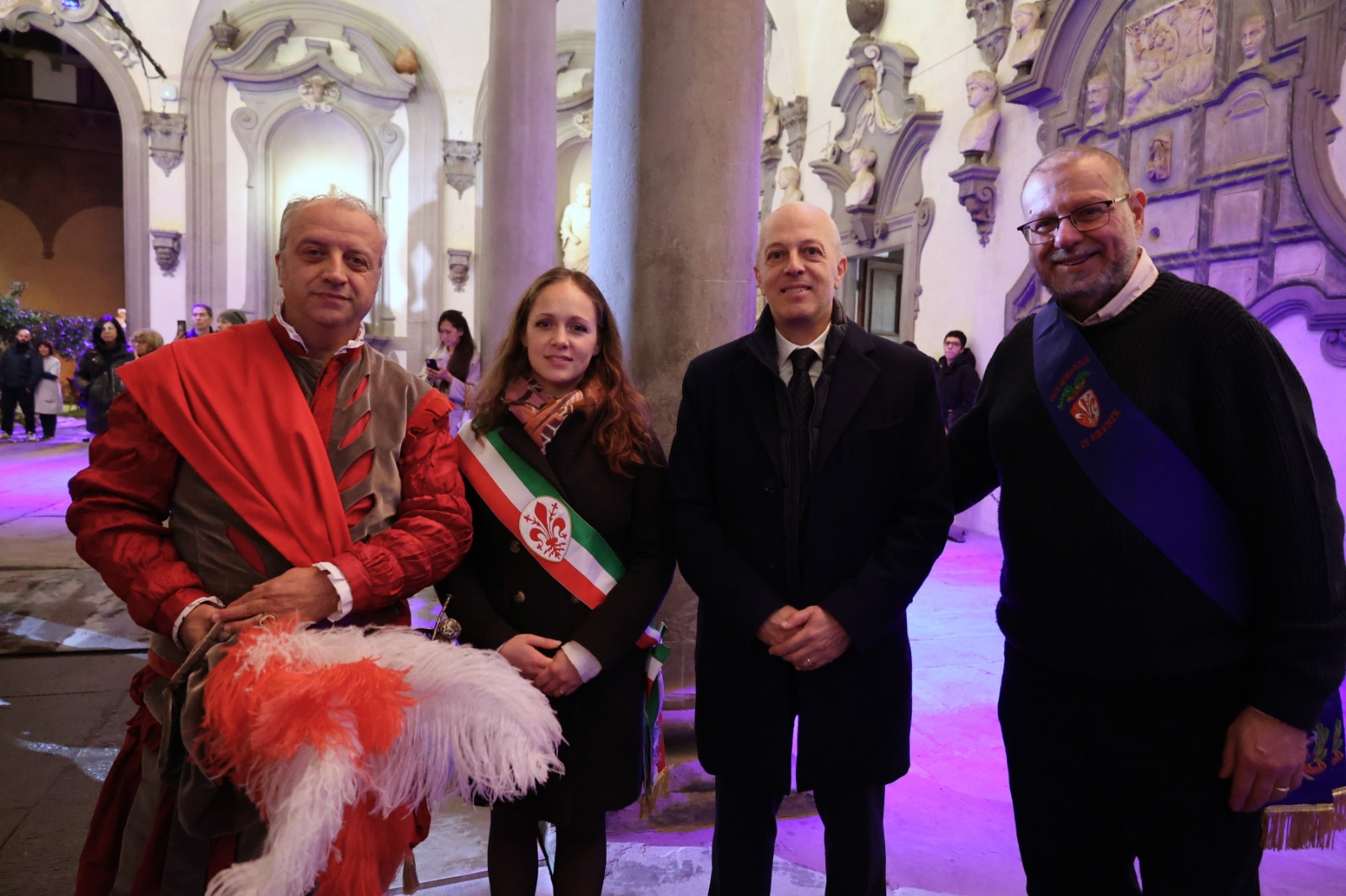 da sx Filippo Giovannelli, Letizia Perini, Vicario Prefetto Eugenio Pitaro e Massimo Fratini nel cortile di Michelozzo, palazzo Medici Riccardi