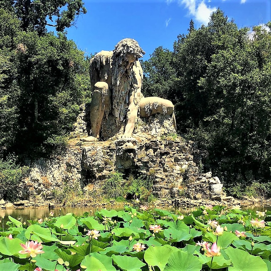 statua dell'appennino nel parco di pratolino