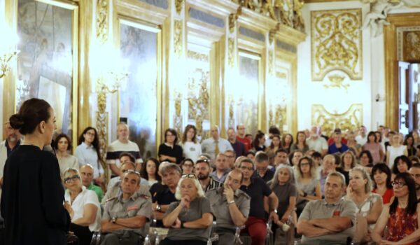 Sara Funaro saluta i dipendenti della Città Metropolitana di Firenze in sala Giordano