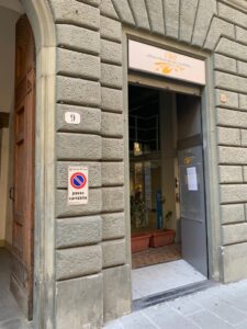 ingresso dell'urp da via ginori